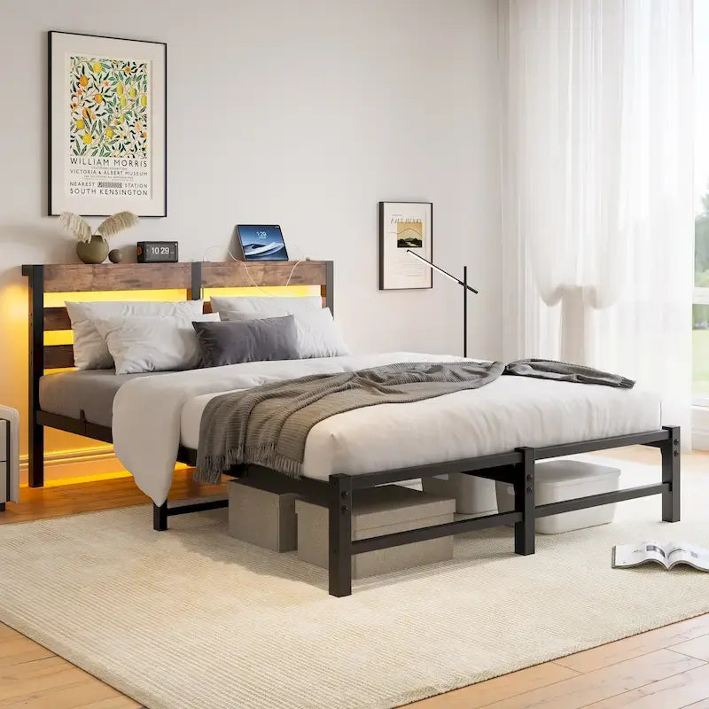 Letto Matrimoniale in Metallo Beige e Marrone con Testiera in Legno, Luci RGB e Ripiano Portaoggetti USB