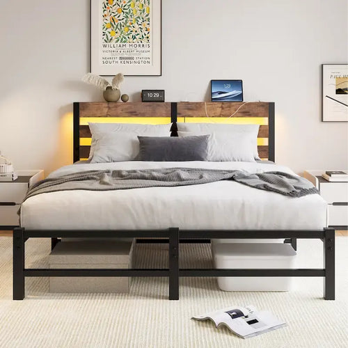 Letto Matrimoniale in Metallo Beige e Marrone con Testiera in Legno, Luci RGB e Ripiano Portaoggetti USB