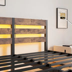 Letto Matrimoniale in Metallo Beige e Marrone con Testiera in Legno, Luci RGB e Ripiano Portaoggetti USB