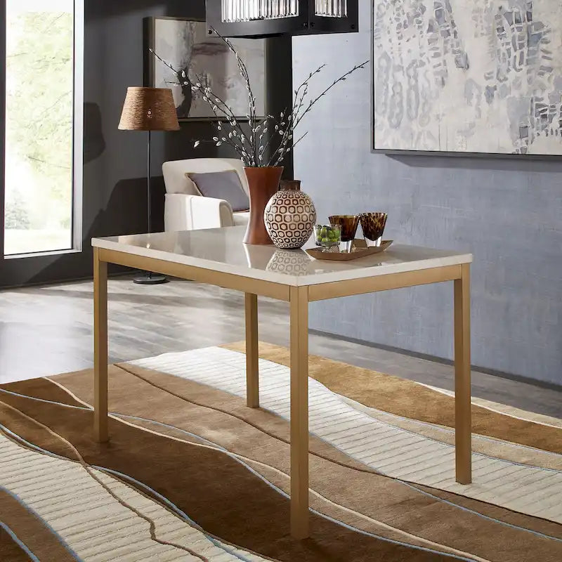 Set da pranzo Darcy con piano effetto marmo e dettagli dorati di iNSPIRE Q Bold