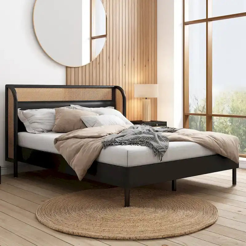 Letto a piattaforma Queen size con schienale alto e ali, in noce e rattan nero, 2 persone