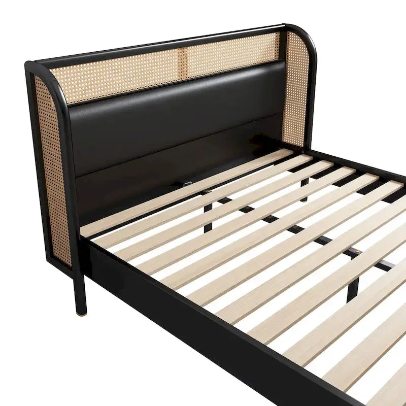 Letto a piattaforma Queen size con schienale alto e ali, in noce e rattan nero, 2 persone